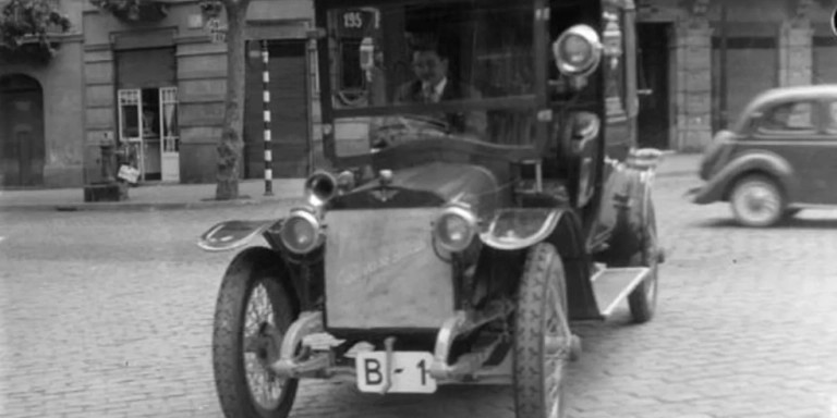 Primer coche matriculado en Barcelona / GESTORÍA GUASCH