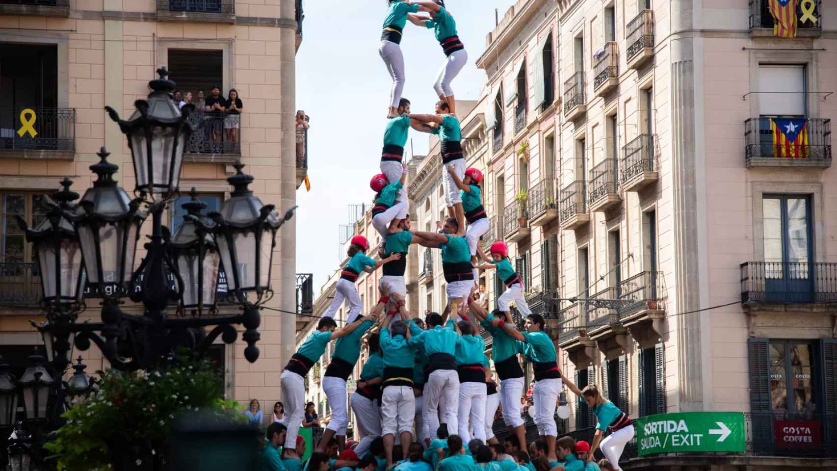 Casteller en la Plaza Sant Jaume por las fiestas de La Mercè / LUIS MIGUEL AÑÓN