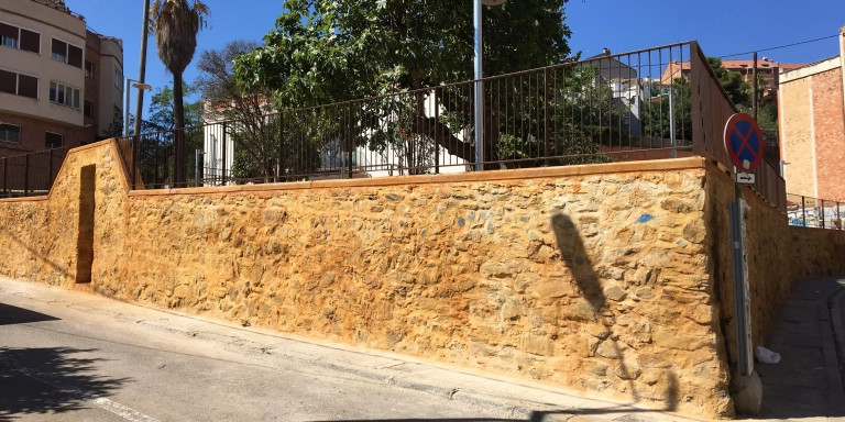 Muro que se ha tenido que restaurar junto al casal de Can Carol / RP