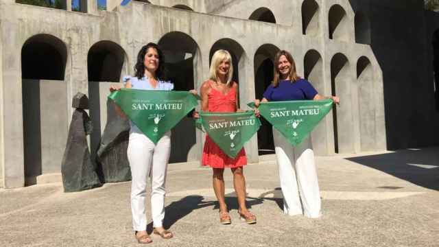 La regidora de Cultura, Montse Pérez; la alcaldesa, Pilar Díaz; y la concejal de Cultura, Maribel Aguilera / RP