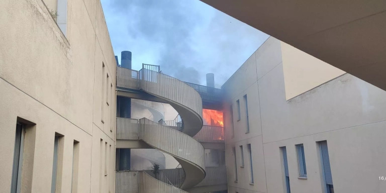 Imagen del bloque incendiado en el Bon Pastor / MA