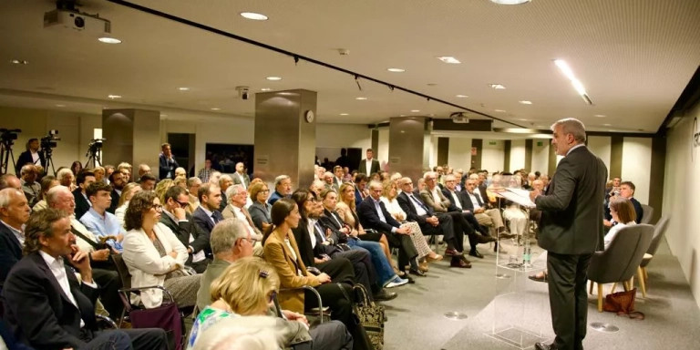 El alcalde de Barcelona, Jaume Collboni, en el auditorio del Círculo de Economía / MA