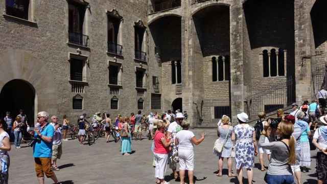 Grupos de turistas en Ciutat Vella / AJ BCN