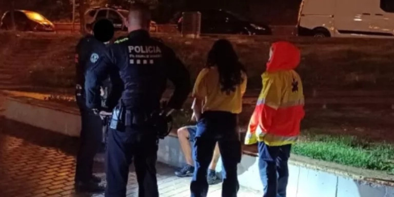 Rescate de un hombre en el río Besòs / POLICÍA SANTA COLOMA 