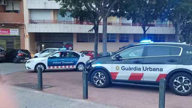 Dispositivo conjunto de los Mossos y la Guardia Urbana en Cornellà / MOSSOS D'ESQUADRA