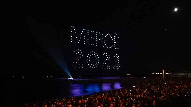 Espectáculo de drones en la playa de la Barceloneta por La Mercè 2023 / LUIS MIGUEL AÑÓN