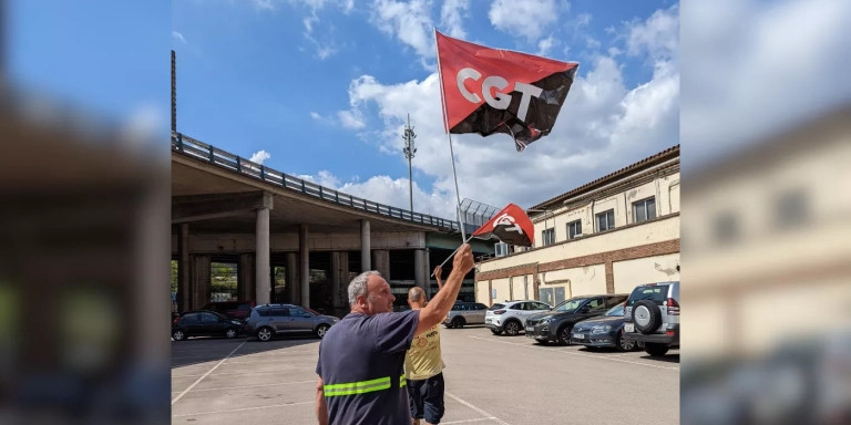 Un trabajador de CGT en la huelga de la fábrica de Miquel y Costas / CGT CATALUNYA