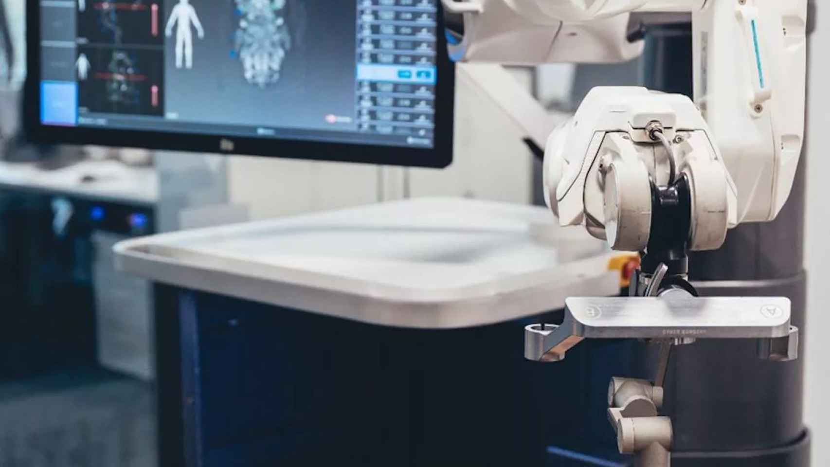 El primer robot quirúrgico del mundo con ‘tracking system’ mecánico / SERVIMEDIA