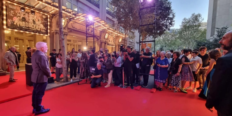 El presentador Xavier Sardà en el estreno de 'The Producers' en el teatro Tívoli de Barcelona / LUIS MIGUEL AÑÓN