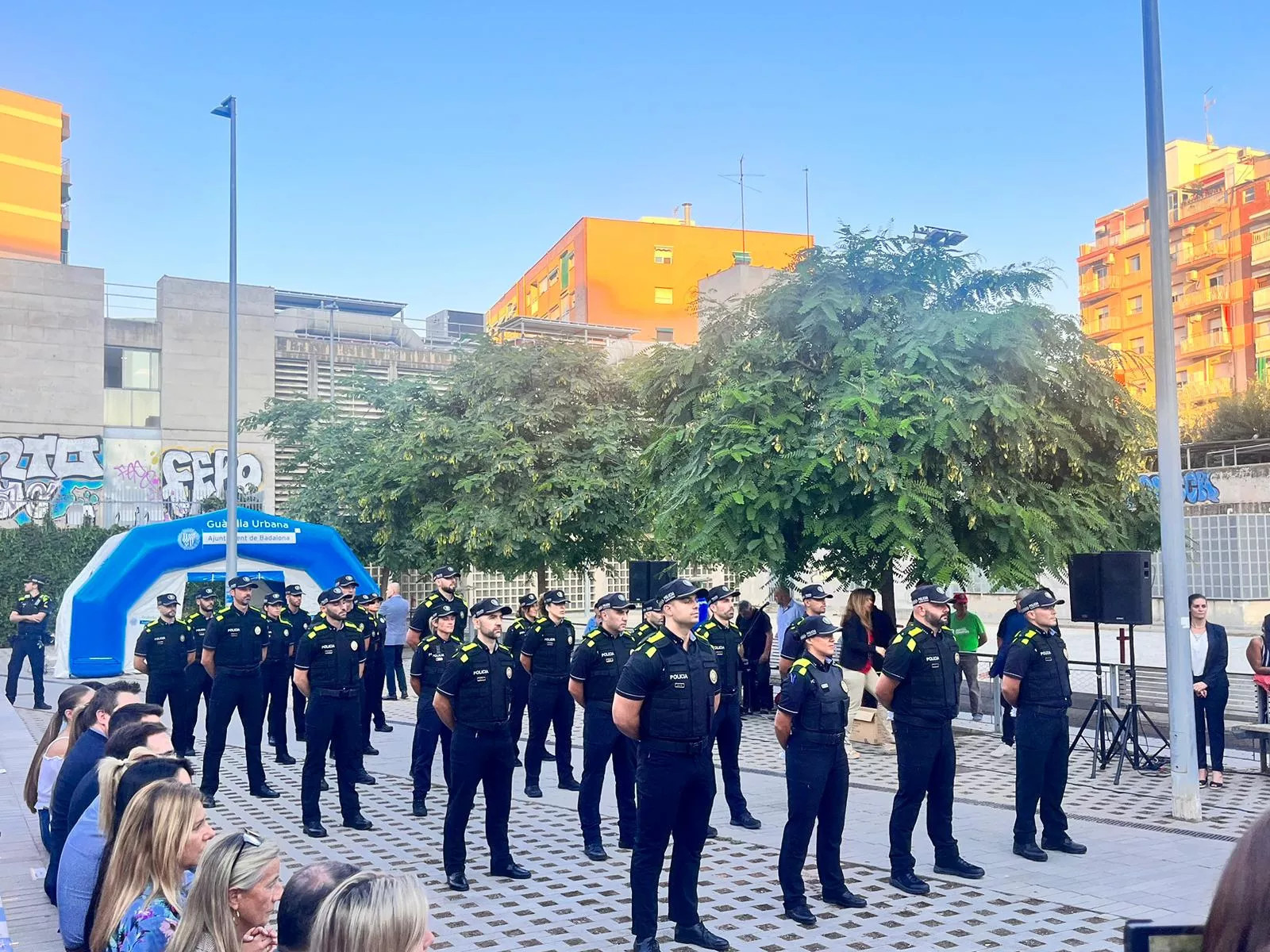Los 23 nuevos agentes de la Guardia Urbana de Badalona / ÁNGELA VÁZQUEZ