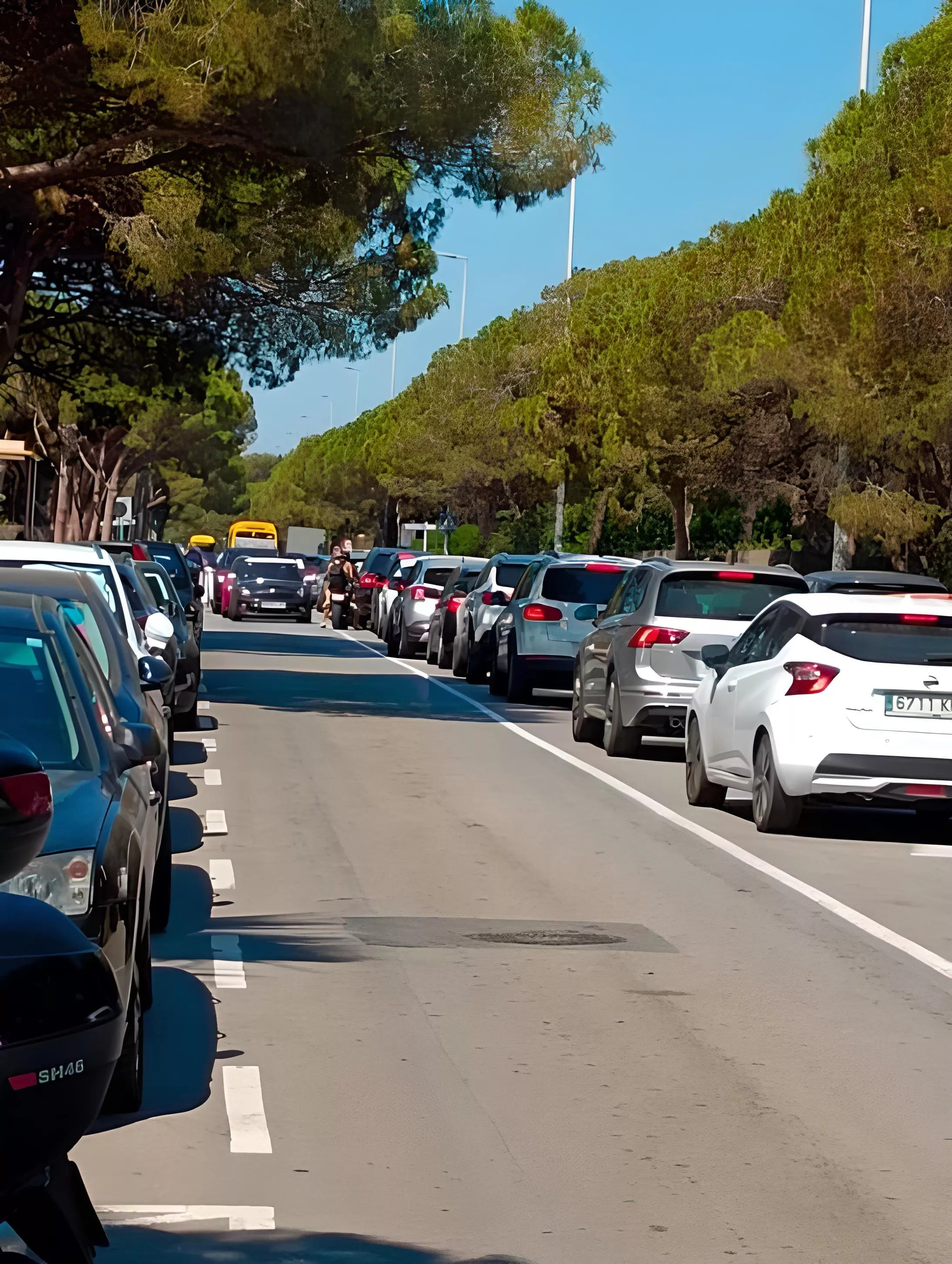 La avenida Europa de Gavà-Mar colapsada por los coches en la temporada de verano / Cedida