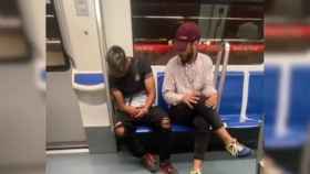 Un ladrón desvalija a un viajero en el metro de Barcelona / TWITTER BCNLEGENDS