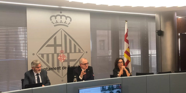 El teniente de alcalde de Economía, Jordi Valls; la gerente del Área de Economía, Laia Claverol, y el gerente de Presupuestos, Antoni Fernández / MA