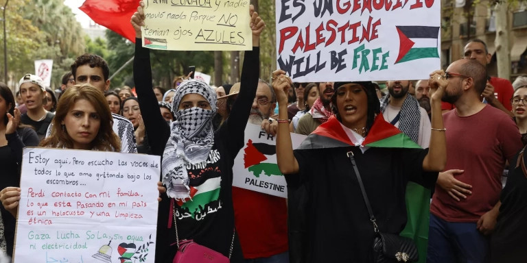 Protestas a favor de Palestina en el centro de Barcelona / EFE - Toni Albir