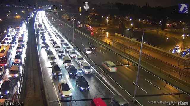 Colas en la Ronda de Dalt de Barcelona entre Santa Coloma y Collserola por un accidente / SCT