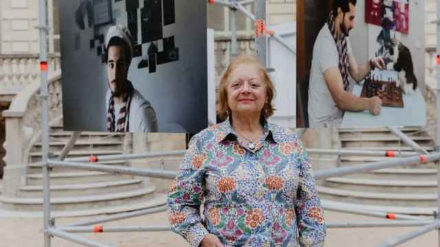 La fotógrafa Cristina García Rodero en la exposición 'Jóvenes con ganas de mudarse a un futuro mejor', en el Palau Robert de Barcelona / SERVIMEDIA