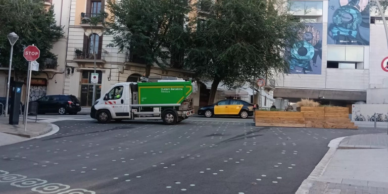 El entorno pacificado del Poble-sec que el Ayuntamiento de Barcelona estudia eliminar / METRÓPOLI