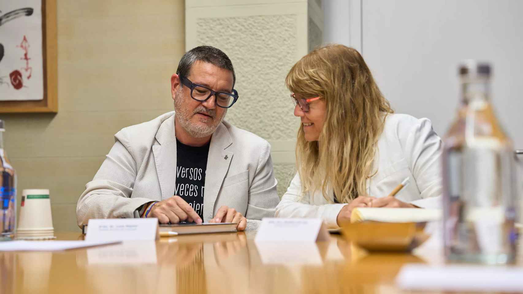 Lluís Mijoler, alcalde del Prat, con la concejal de Cultura, Natalia Garriga / AJ DEL PRAT