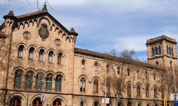 Edificio de la Universitat de Barcelona / UB