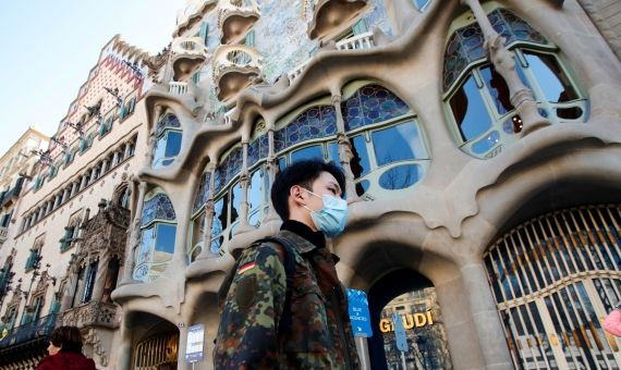 Vista de la Casa Batlló de Barcelona sin colas en su entrada / EFE - ALEJANDRO GARCÍA