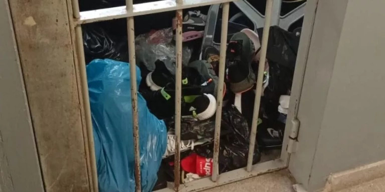 Las celdas de la comisaría de la Guardia Urbana de Badalona, a rebosar de objetos incautados / SIP-FEPOL