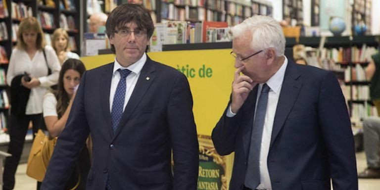 Ferran Mascarell junto a Carles Puigdemont en una imagen de archivo / EFE  