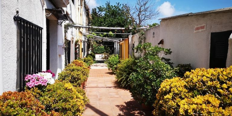 La calle de Aiguadreda, en la isla de las lavanderas de Horta /  METRÓPOLI - IMMA SANTOS