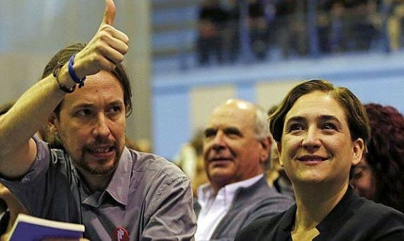Pablo Iglesias y Ada Colau, durante un mitin electoral / EFE