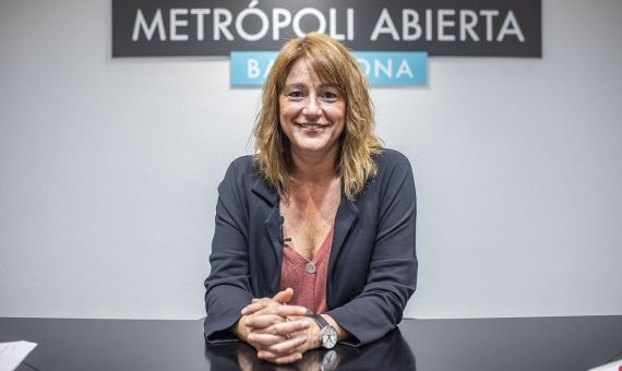 Laia Bonet en la redacción de Metrópoli Abierta, en Barcelona / LENA PRIETO