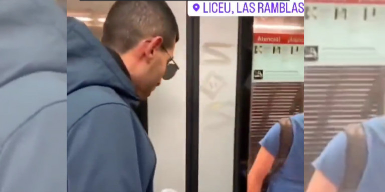 Un carterista en el metro de Barcelona / TWITTER