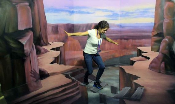 En el Museo de las Ilusiones, cruzar el Gran Cañón puede resultar arriesgado / CARLOS RUFAS