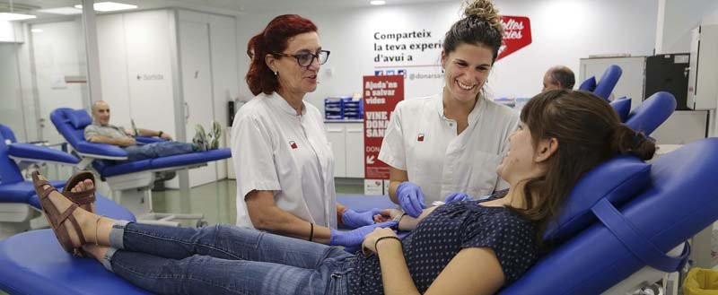 Una voluntaria durante la donación de sangre / Banc de Sang i Teixits