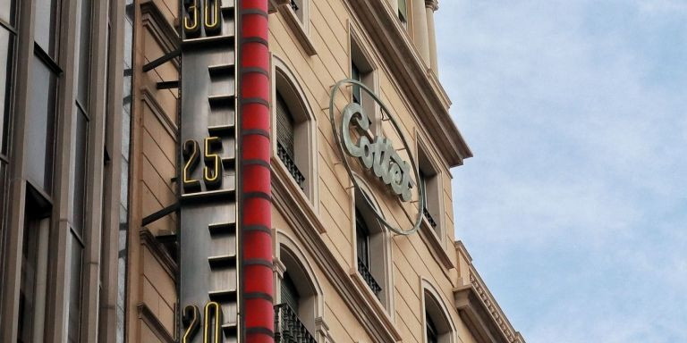Termómetro de la primera tienda de Cottet en Barcelona / CEDIDA