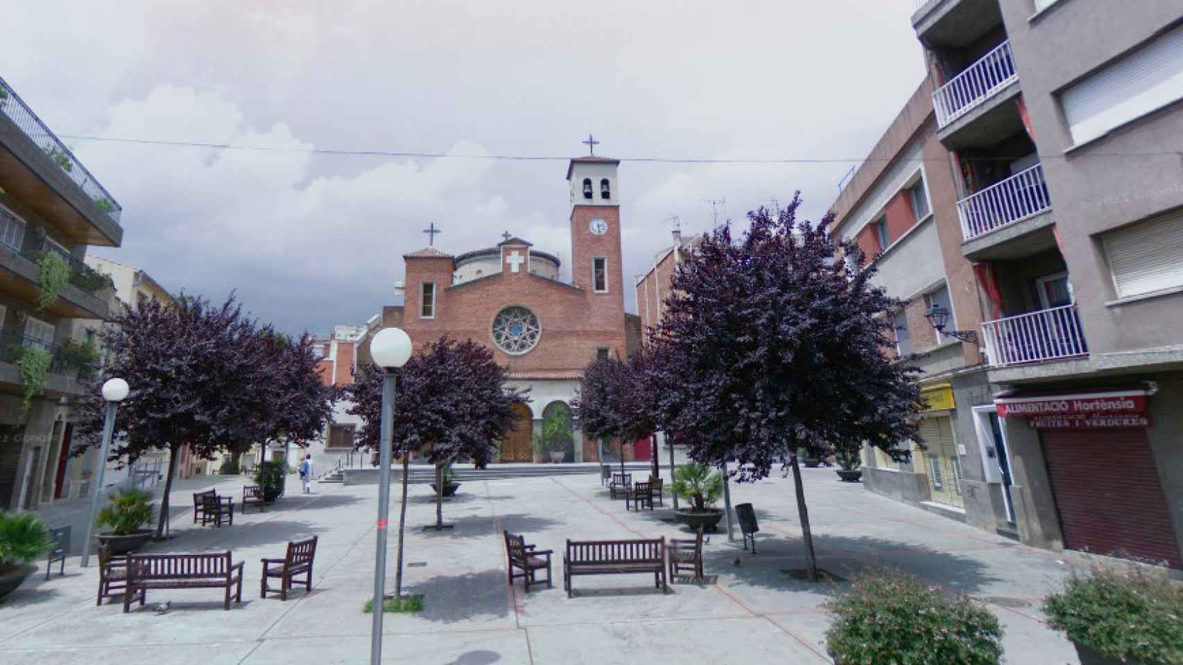 La plaza de l'Església de Sant Adrià Nord