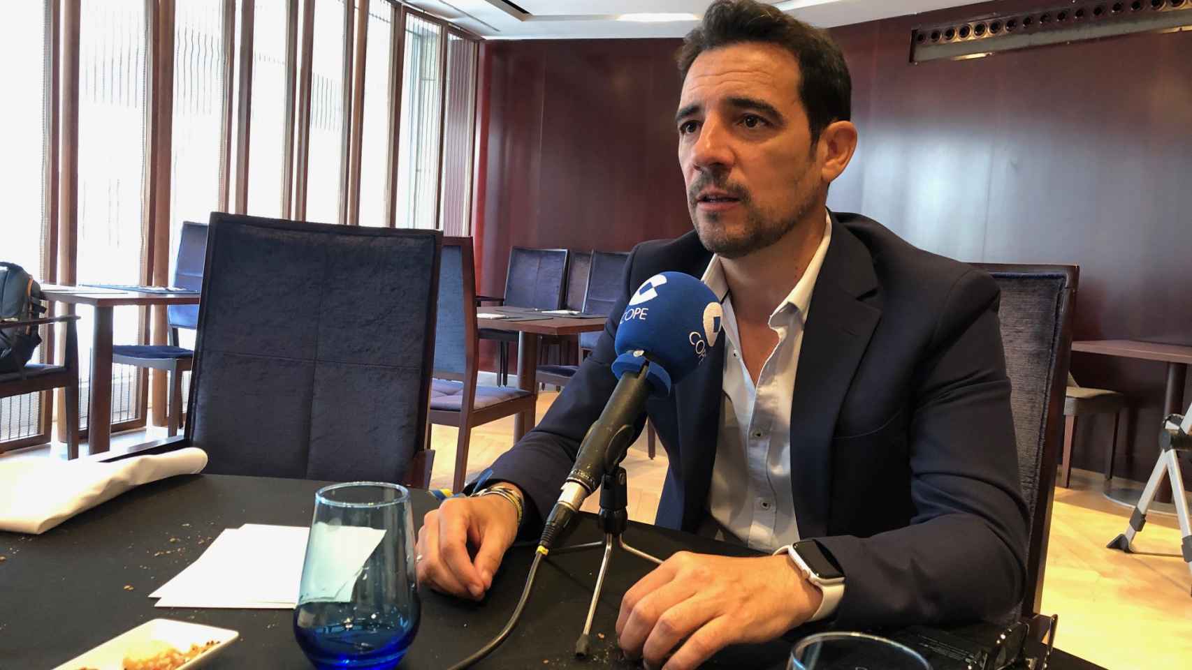 El alcalde de Castelldefels, Manuel Reyes, en la entrevista en la Cadena Cope