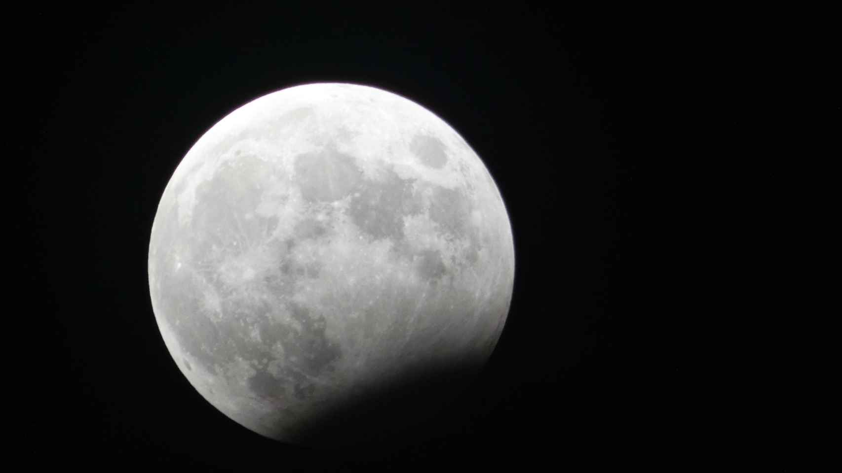 El eclipse lunar visto desde Gavà