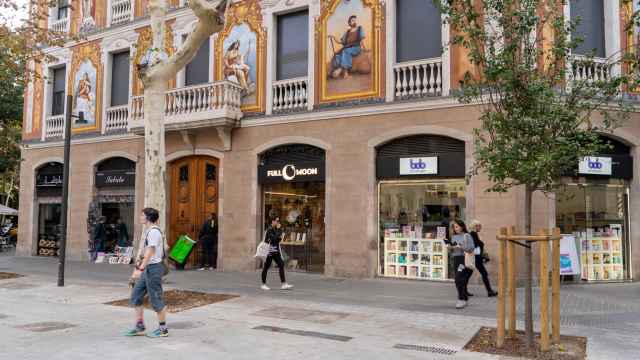 Esquina comercial de Consell de Cent con Roger de Llúria, en la Dreta del Eixample de Barcelona