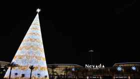 El árbol de Navidad de Granada en un centro comercial