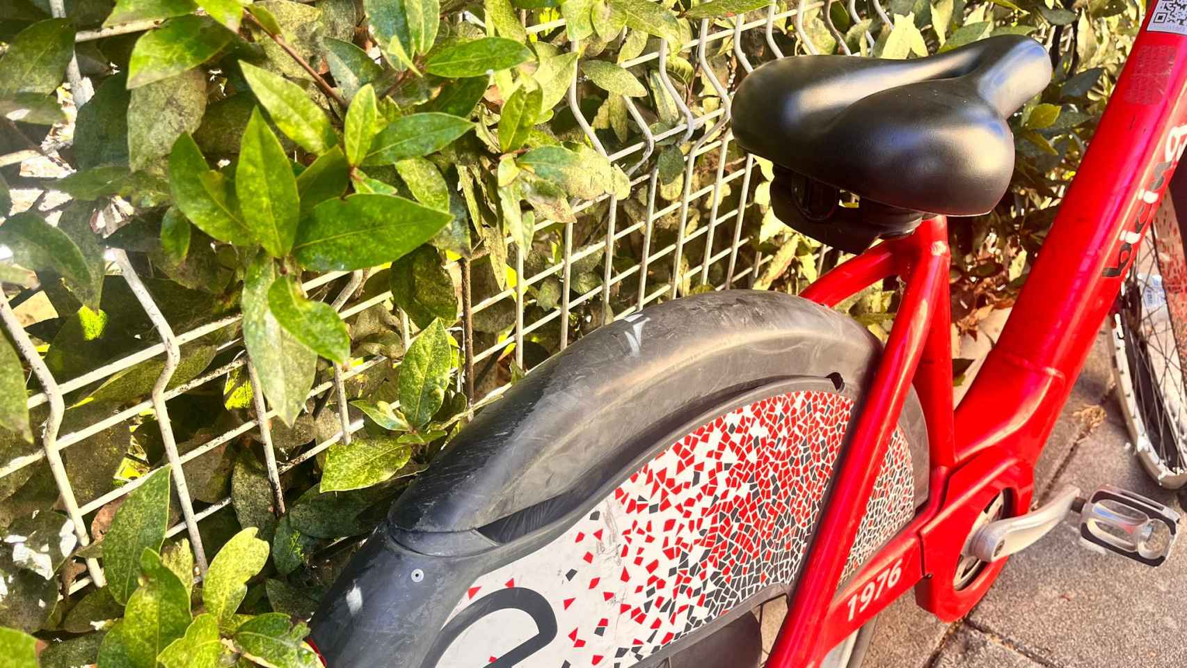Las ruedas traseras del Bicing donde se sitúan las baterías de las bicicletas