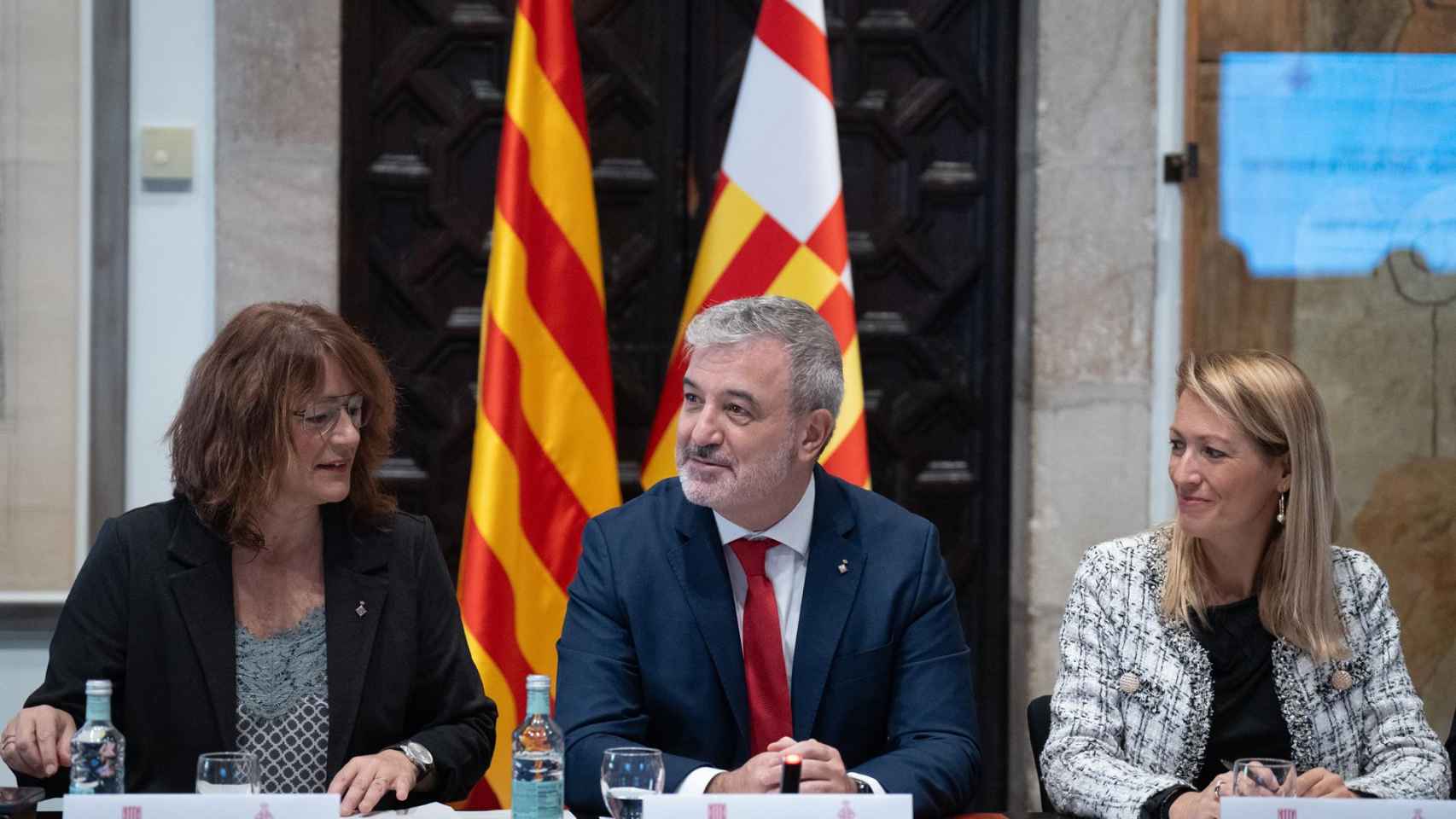 La primera teniente de alcalde de Barcelona, Laia Bonet; el alcalde de Barcelona, Jaume Collboni y la segunda teniente de alcalde de Barcelona, Maria Eugènia Gay, en una imagen de archivo.