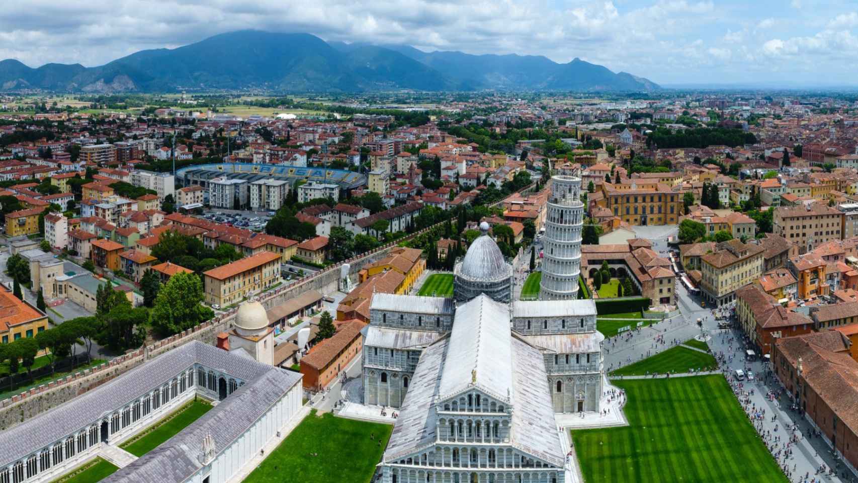 Imagen panorámica de la ciudad de Pisa (Italia)