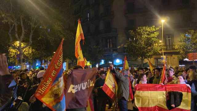 Manifestantes se concentran en Barcelona en contra de la amnistía