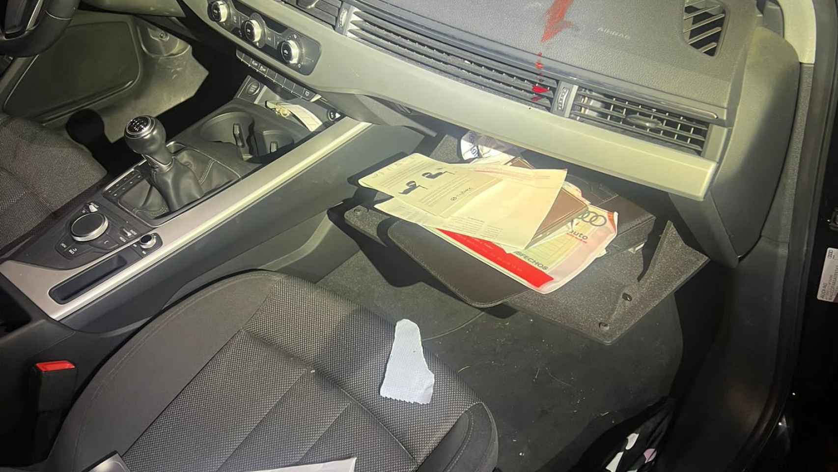 Roban en el interior del coche de un agente de la Guardia Urbana de la nueva comisaría de Ciutat Vella