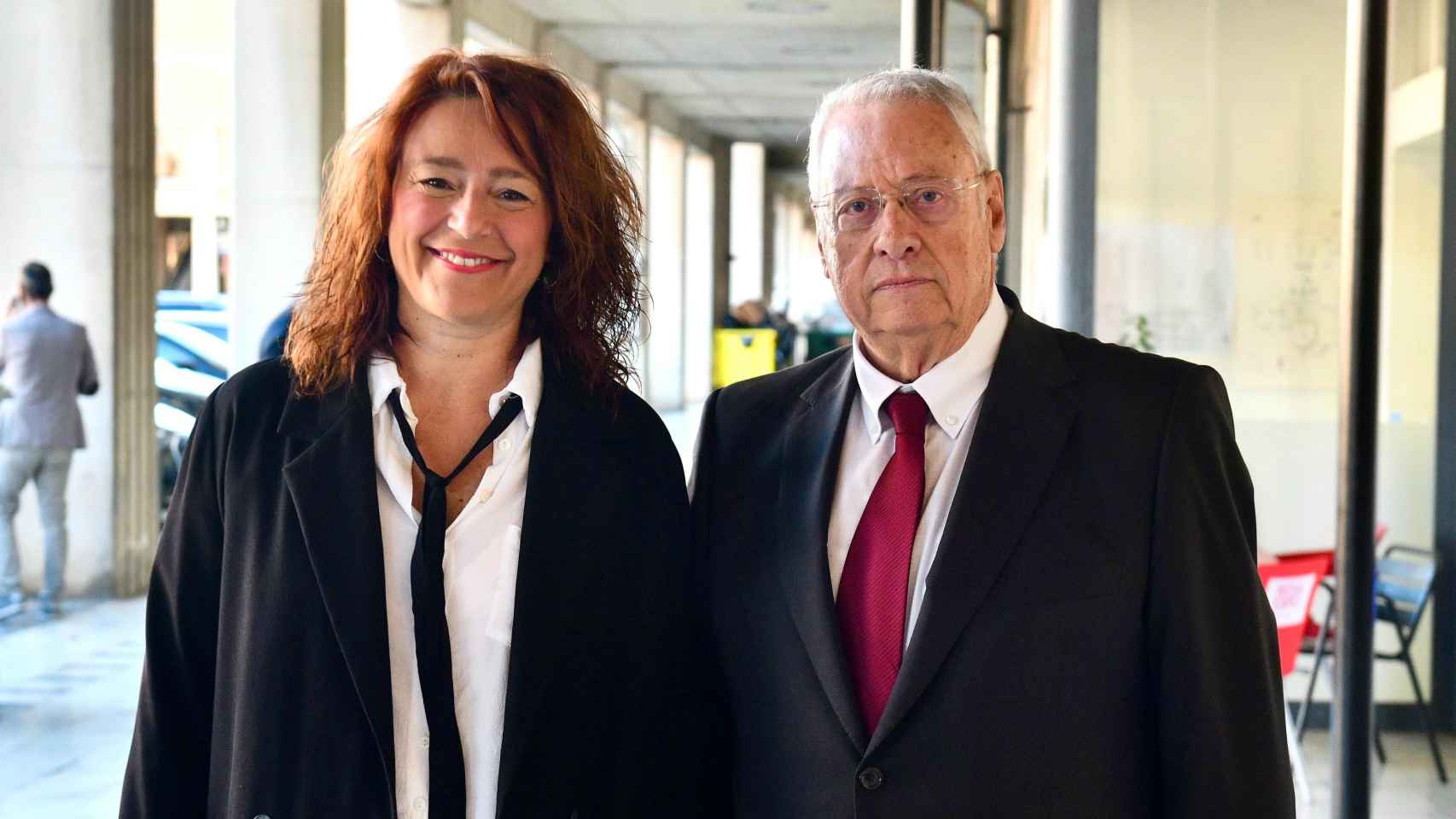 La teniente de alcalde de Movilidad, Laia Bonet, y el presidente de Fecavem, Jaume Roura